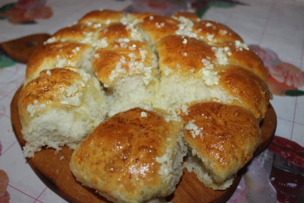 Pampushka – Perfect Recipe for Ukrainian Garlic Bread